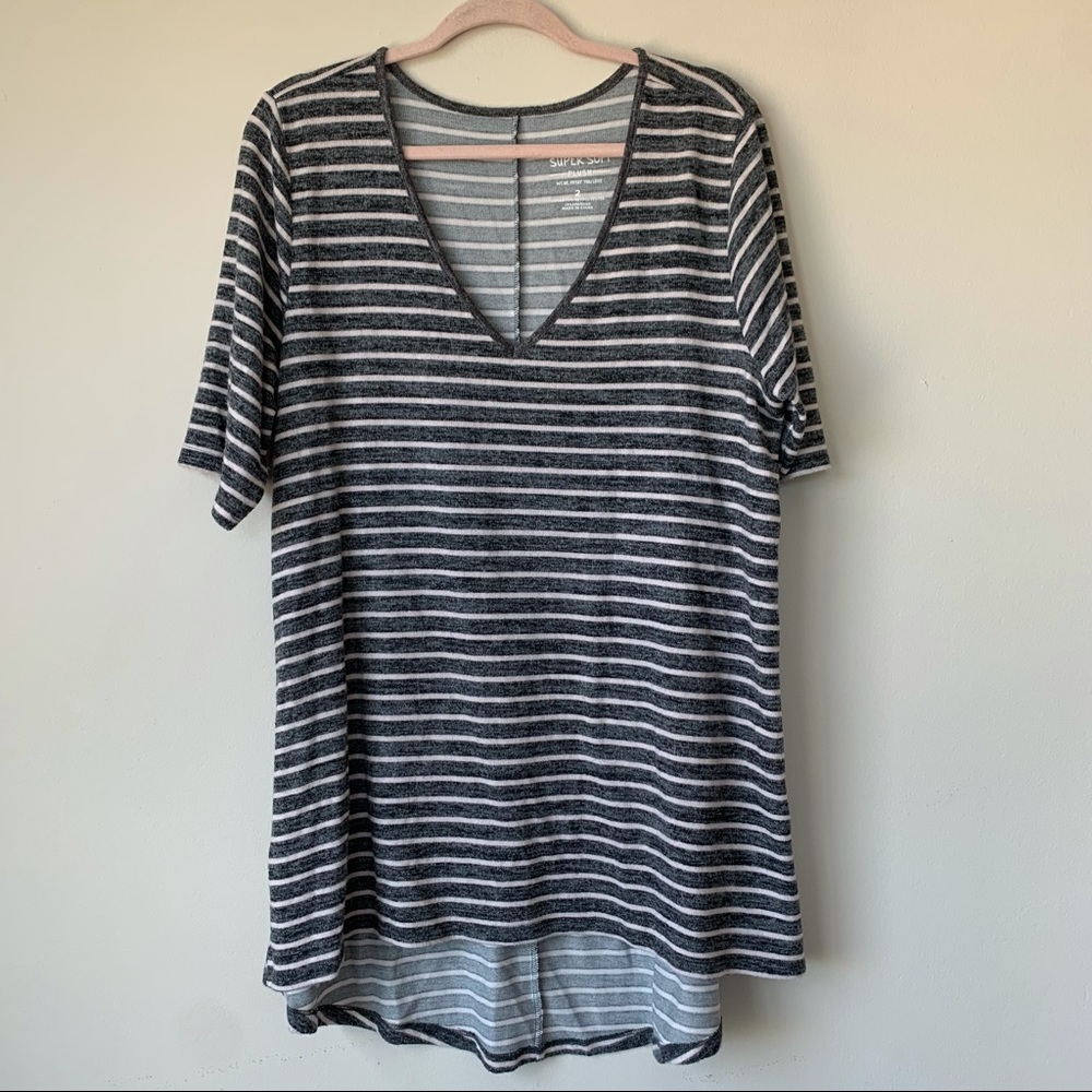Torrid High Low Tunic Super Soft Plush Stripe V Neck Size 2